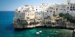 Breve passeggiata a Polignano a Mare, ecco cosa vedere in poco&nbsp;tempo