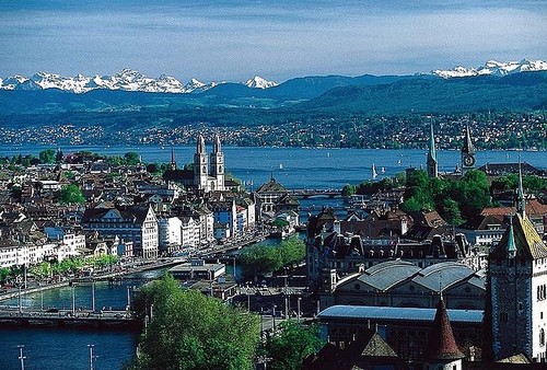 Idee viaggio per le prossime feste di Natale:dai mercatini di natale a Ginevra al caldo sole di&nbsp;Hurghada