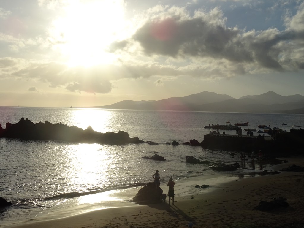 Muoversi in bus a Lanzarote: come raggiungere il mercato settimanale di Playa Blanca partendo da Puerto del&nbsp;Carmen